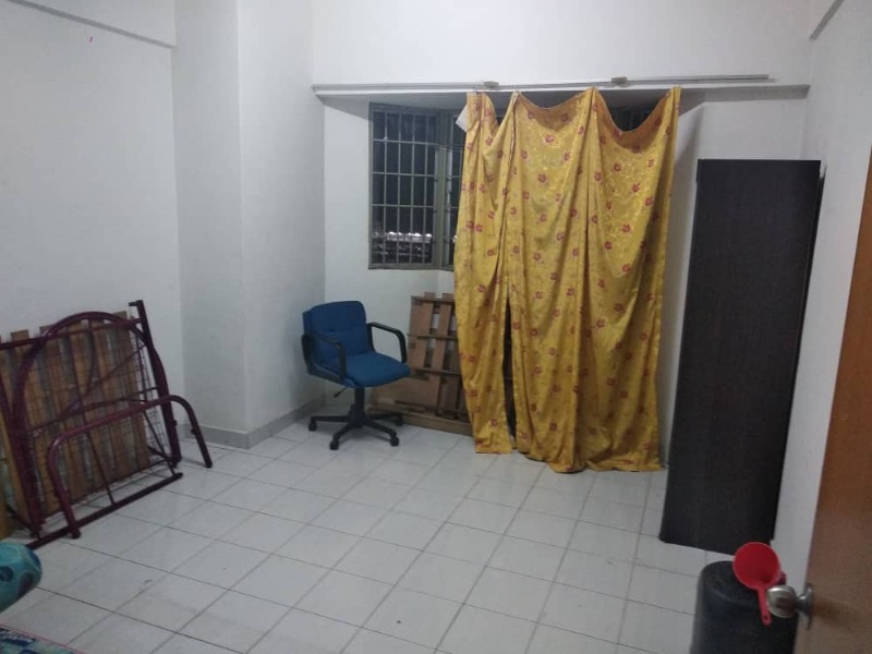 room for rent, medium room, taman serdang perdana, Serdang Skyvilla - spacious and windy middle room