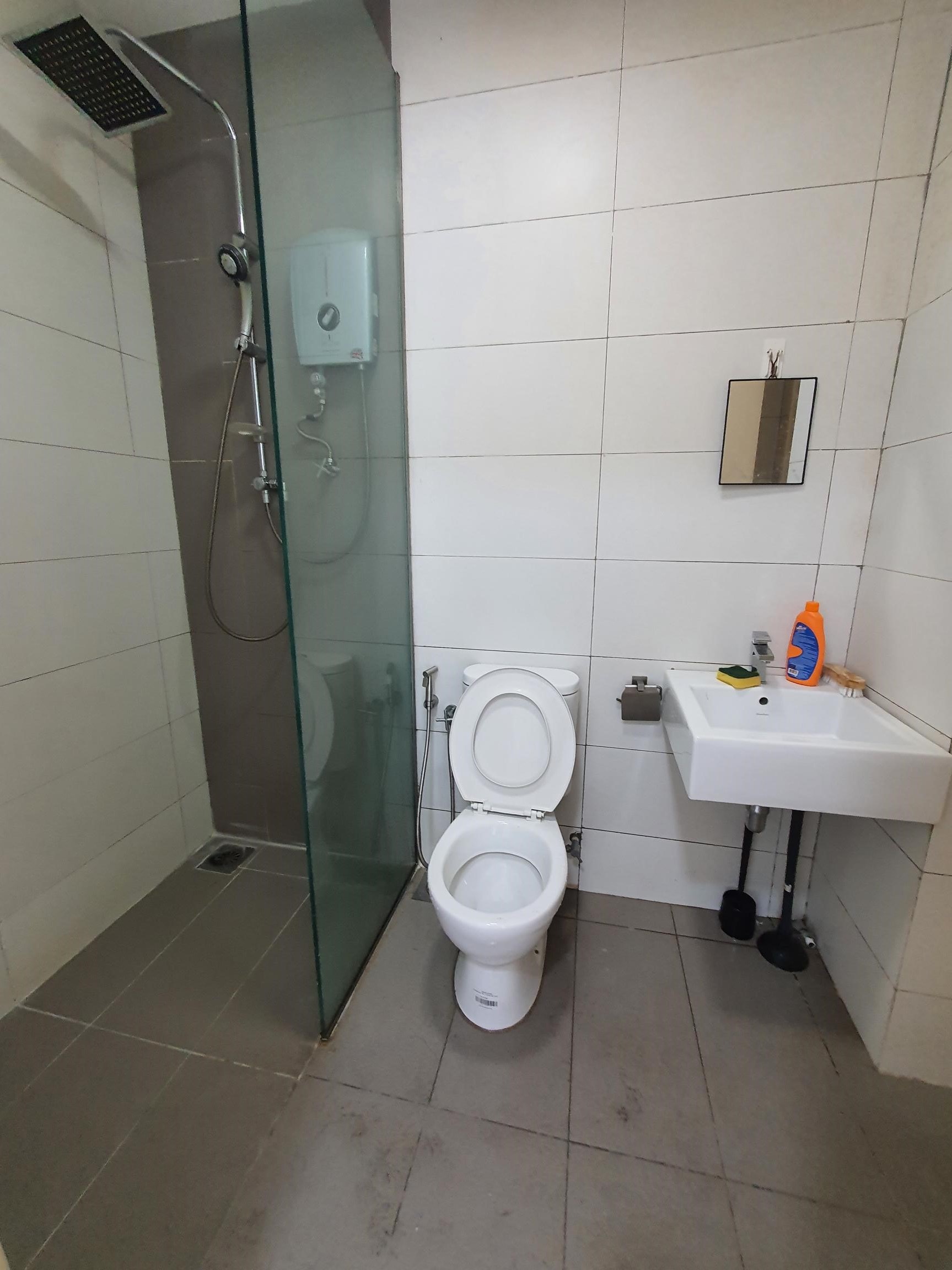 room for rent, full unit, ss7, 2R1B Partially Furnish The Grand@kelana Damansara Suite For Rent