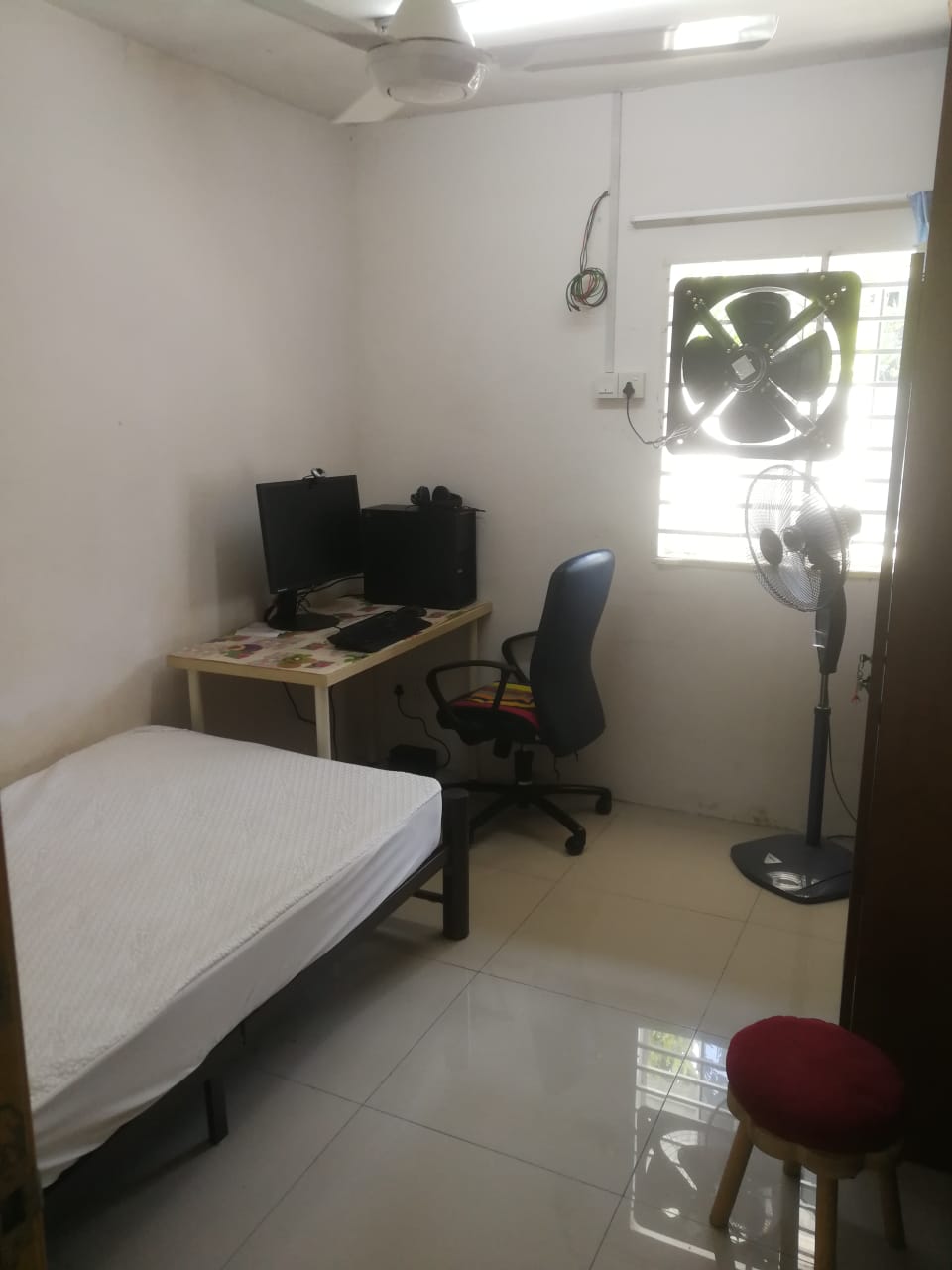 room for rent, medium room, taman sri putra, Middle bedroom Room (non-sharing, Fully Furnished, Wifi)