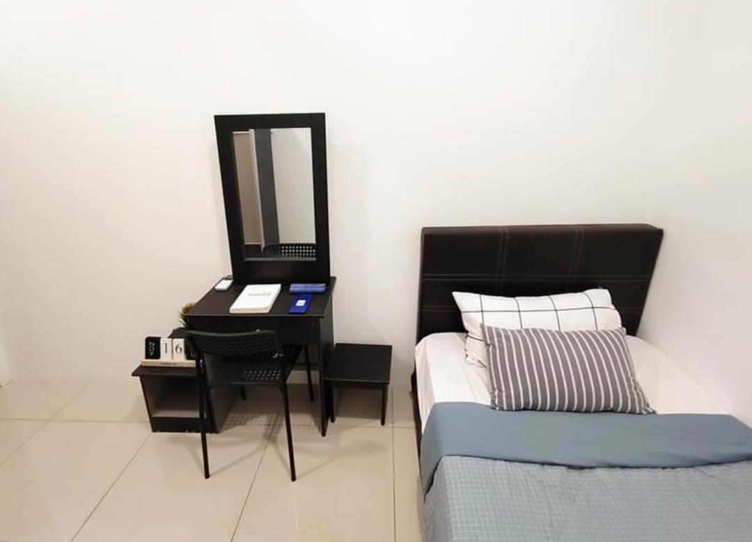 room for rent, single room, lrt station kelana jaya, private bedroom also got private bathroom