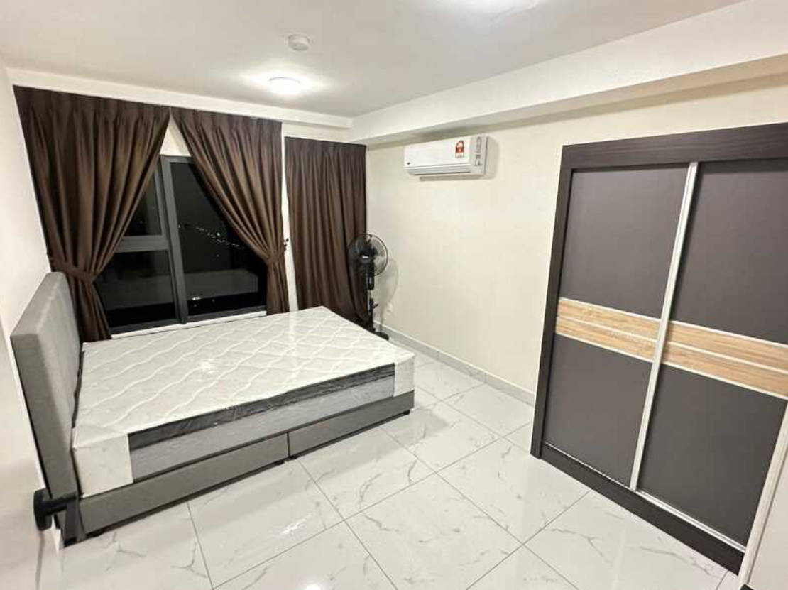 room for rent, studio, jalan pelangi, Fully furnished one bedroom with a private bathroom studio room